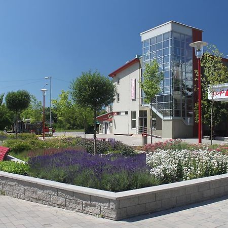 Hotel Dominika Bratislava Eksteriør billede