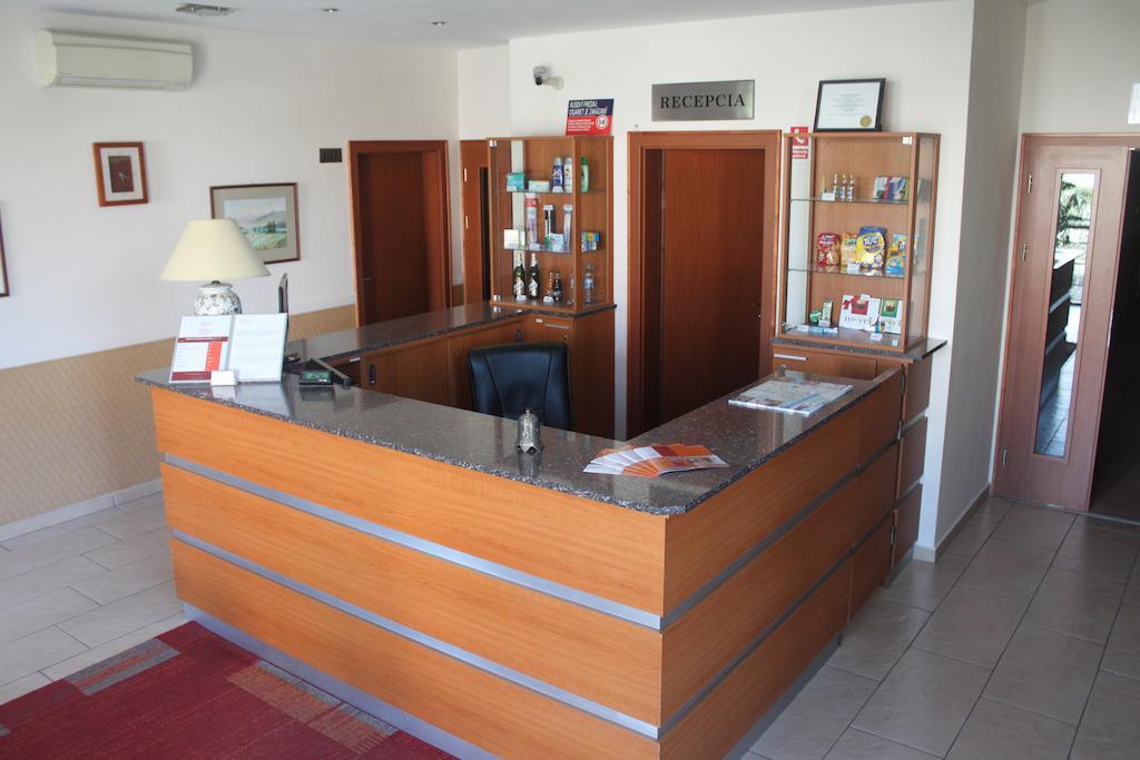 Hotel Dominika Bratislava Eksteriør billede