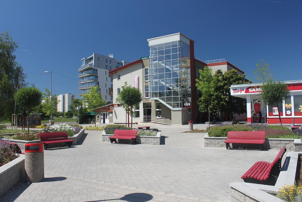 Hotel Dominika Bratislava Eksteriør billede