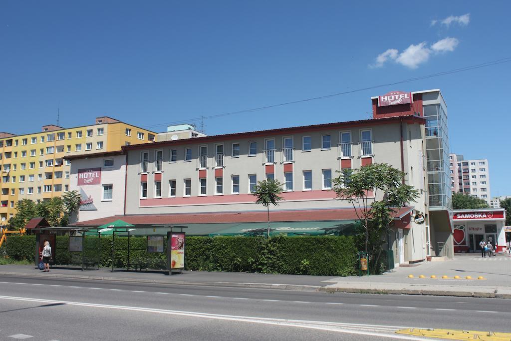 Hotel Dominika Bratislava Eksteriør billede